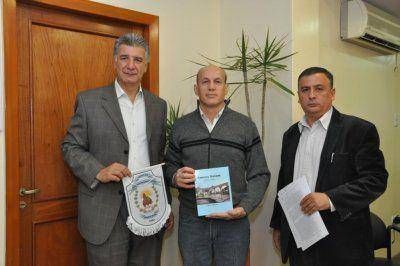 Residentes sanjuaninos en Punta Alta visitaron al intendente de Rawson