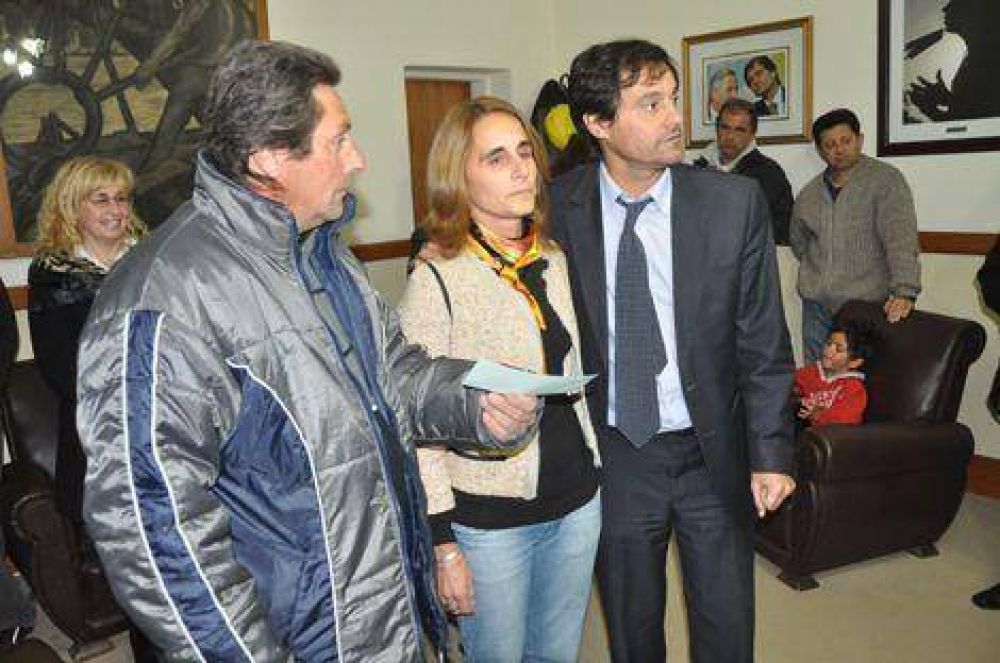 El Municipio transfiri� fondos a cinco escuelas por $215.000