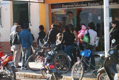 Toda la noche en vela para conseguir el DNI