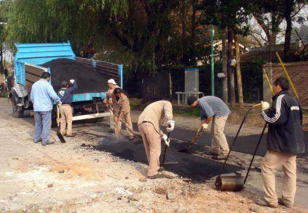 Trabajos de bacheo en todo Tigre