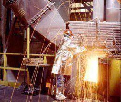 Baj� la producci�n de acero