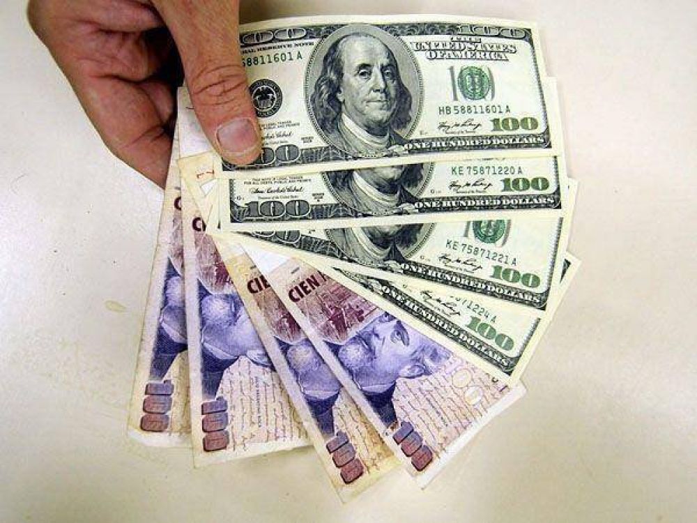 El d�lar libre cae 15 centavos y cotiza a $8,80