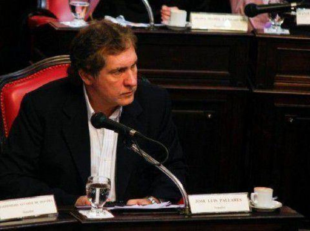 Pallares: "A Massa lo apuran los que se le quieren colgar del saco"