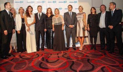 La Asociaci�n Conciencia otorg� premios a Massa y "Tigre Educa"