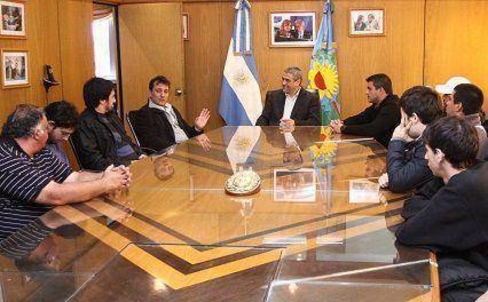 Ferraresi recibi� a representantes de la juventud del STMA