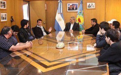 Ferraresi recibi� a representantes de la juventud del STMA