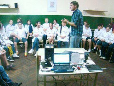 M�s de 160 alumnos del ENSPA participaron de talleres de radio