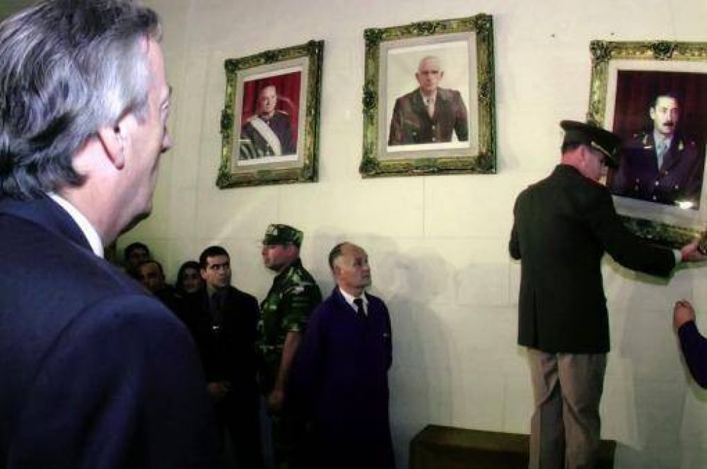 El 24 de marzo de 2004, el d�a que Kirchner hizo bajar el cuadro del Colegio Militar