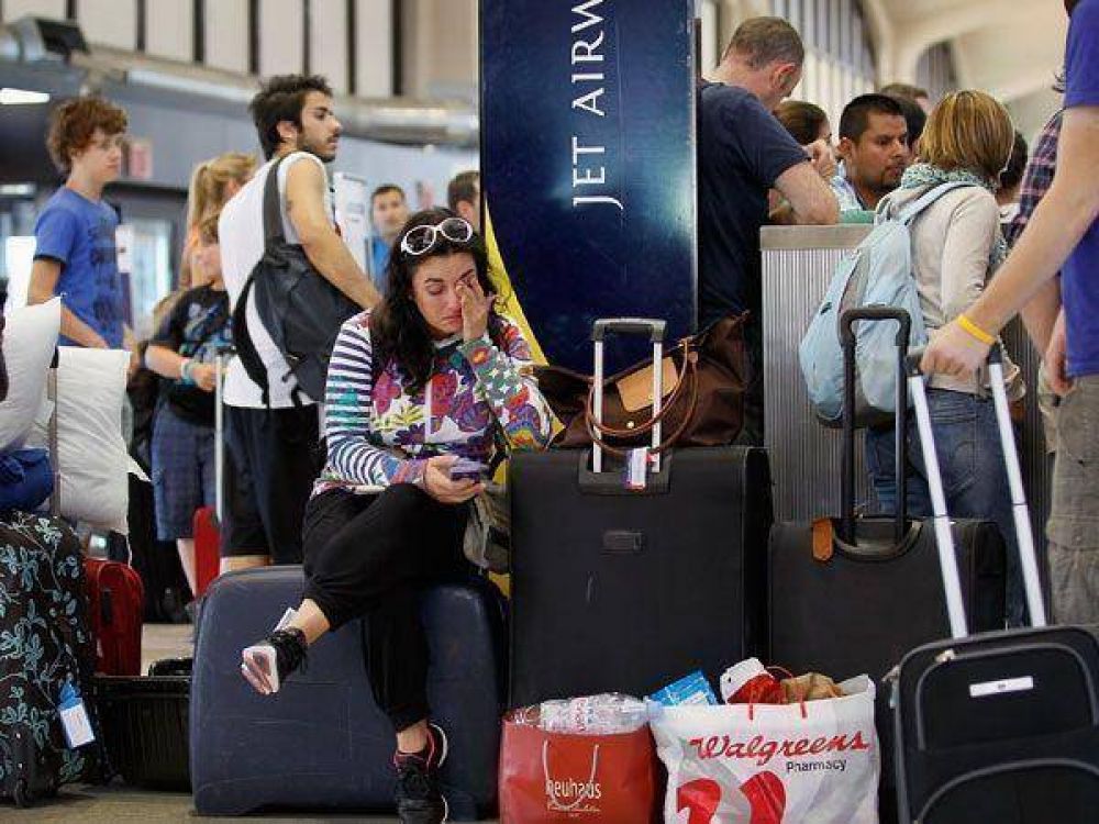 Caos e indignaci�n en Chile por la suspensi�n de vuelos de LAN hacia Argentina