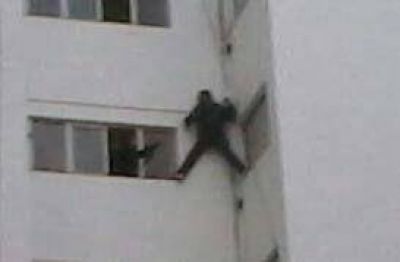 Detienen a cuatro delincuentes que ingresaron en un edificio de Col�n y C�rdoba tras retener al encargado