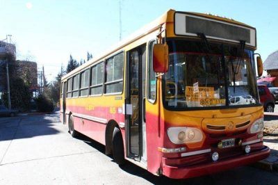 Motociclista sufri� grav�sima lesi�n en los genitales tras ser aplastado por un micro