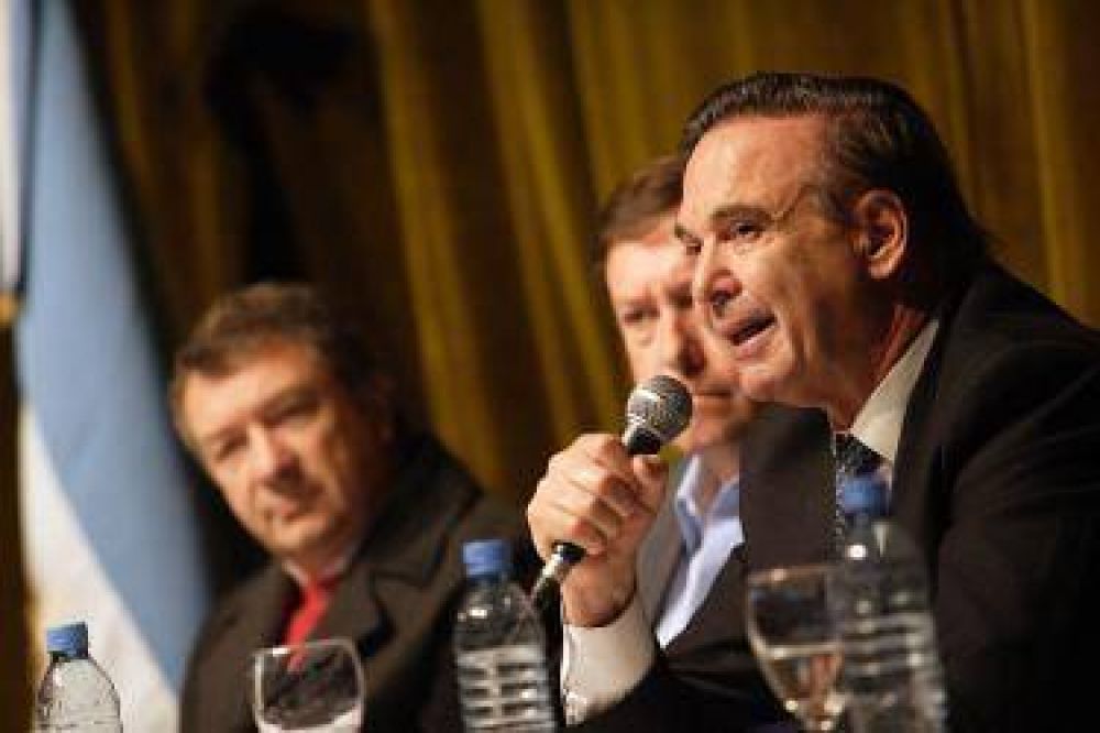 Yahuar hizo anuncios y traz� un balance positivo sobre el corrimiento de la barrera sanitaria
