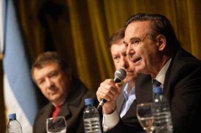 Yahuar hizo anuncios y traz� un balance positivo sobre el corrimiento de la barrera sanitaria