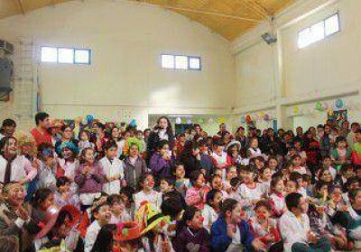 Festejos circenses en los 40 a�os de la Escuela 19 