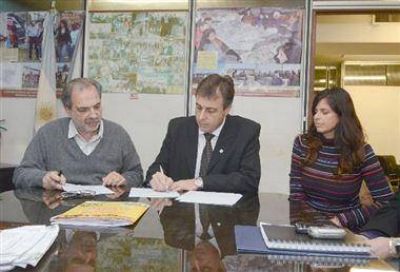 Acuerdo para escriturar terrenos del COPROVI