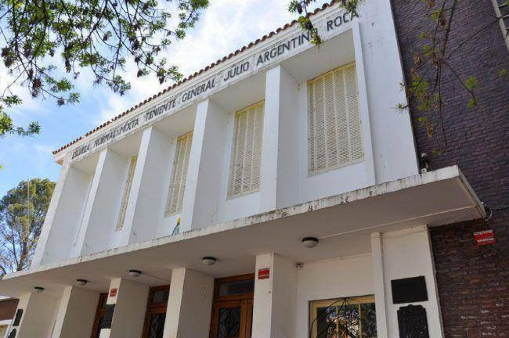 Se moviliza la comunidad educativa para cambiarle el nombre a la Escuela Normal