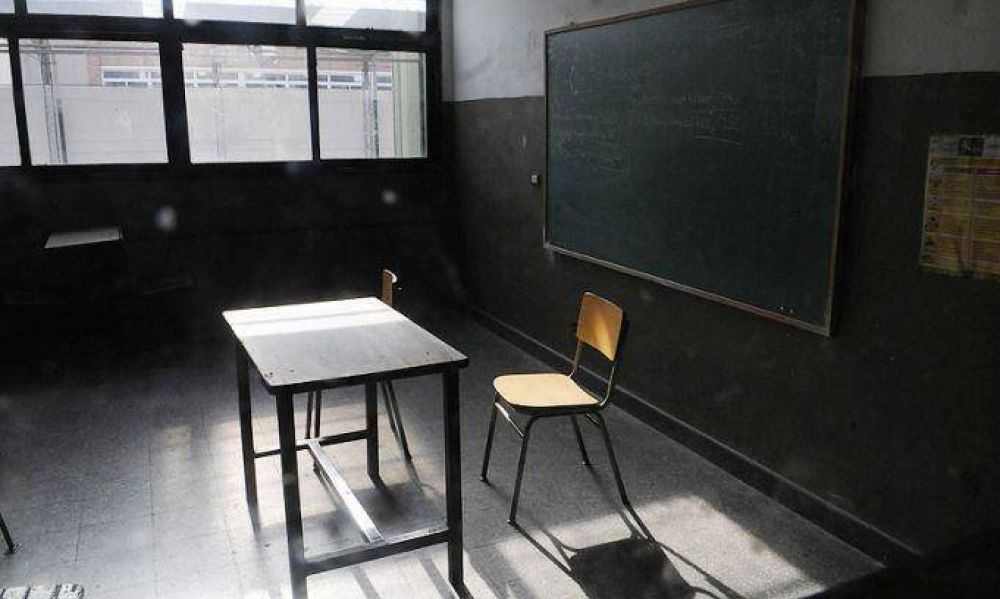 Dos padres golpearon a una alumna