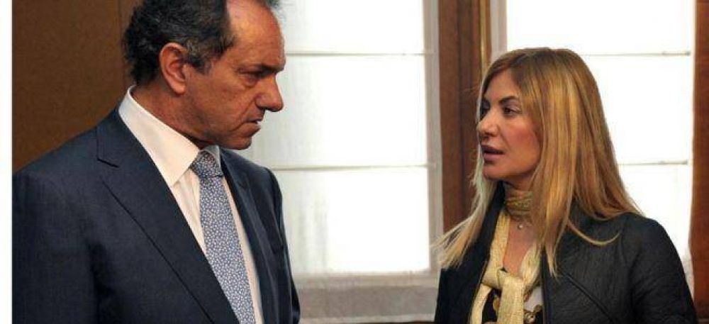 En medio de las versiones, Scioli s�lo dijo que De Lucia �est� trabajando�
