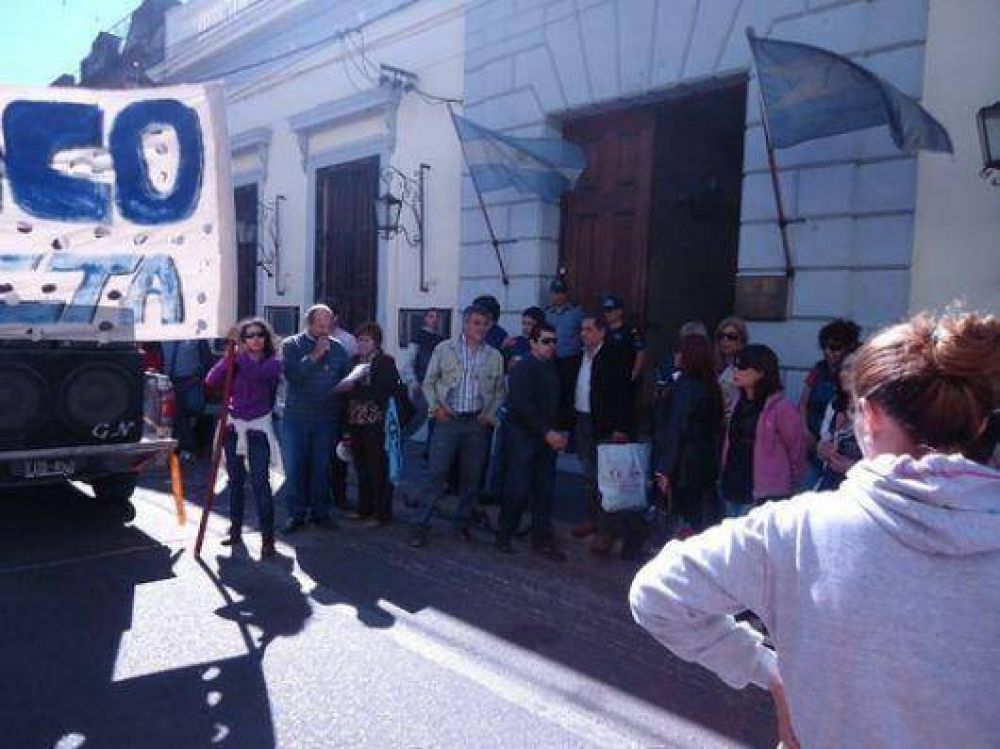 Sindicatos vuelven a reclamar por descuentos
