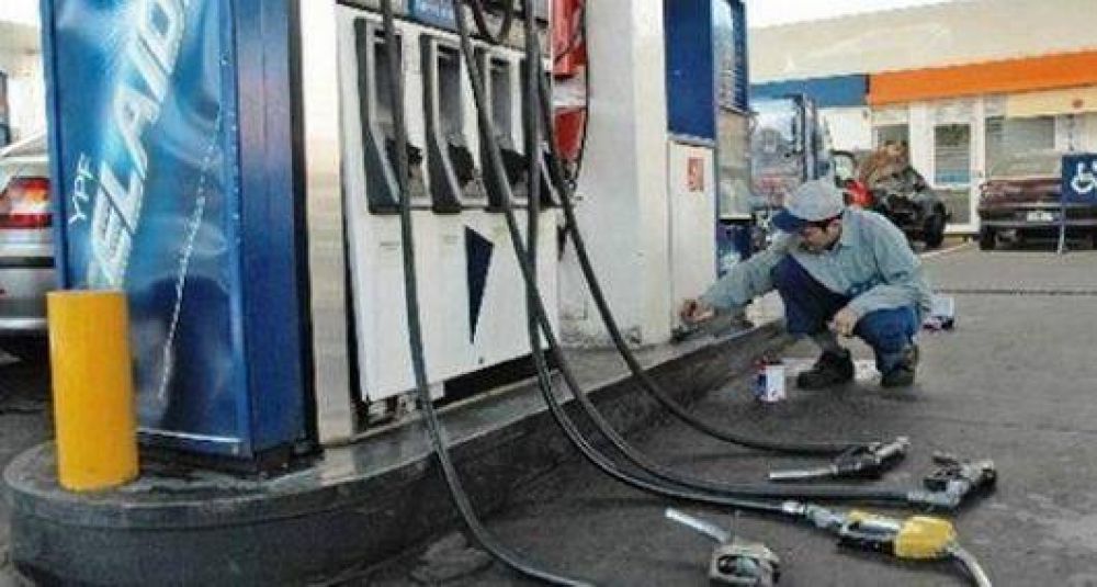 Sin acuerdo, playeros van por retenci�n de servicios