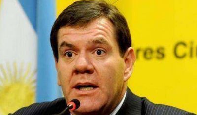 Montenegro niega pago de sobreprecios en la compra de armas
