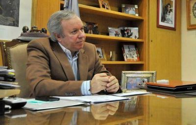 �Desde el poder pol�tico, debemos dejar de querer tomar parte en la Justicia�