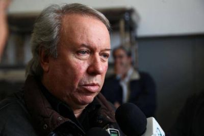 En Twitter, Peralta insisti� con fondos girados a Caleta que no aparecen