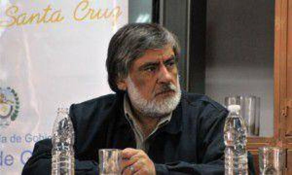 El Consejo local del PJ le reclama revisi�n de contrato y renuncia de funcionario al Intendente C�rdoba