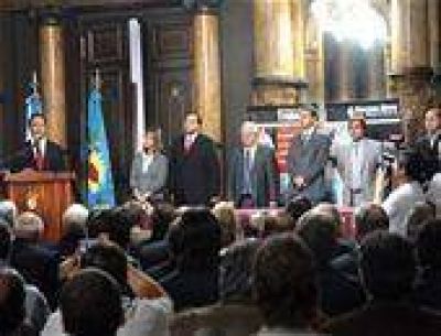 Scioli garantiz� la continuidad laboral de m�s de 15 mil trabajadores