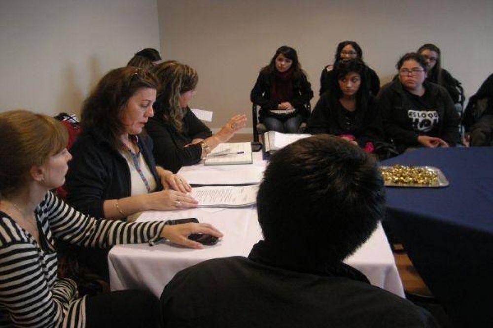 Molina se reuni� con delegados de los colegios Secundarios de R�o Grande