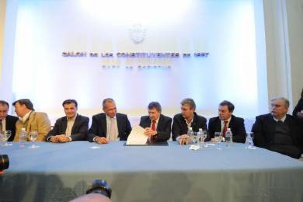 Buzzi y Yauhar firmaron el acuerdo para el Mercado Concentrador de Trelew