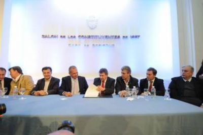Buzzi y Yauhar firmaron el acuerdo para el Mercado Concentrador de Trelew