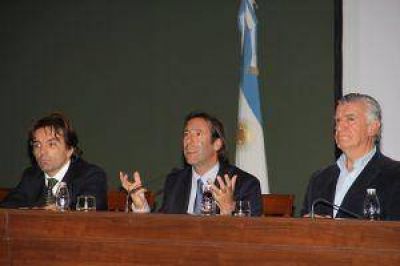 Lorenzino encabez� la disertaci�n del nuevo mercado federal de capitales