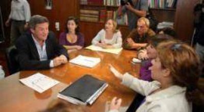 Agregar�an cinco d�as de clase por los paros 