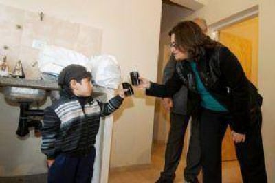 La gobernadora benefici� con viviendas a m�s de 20 familias