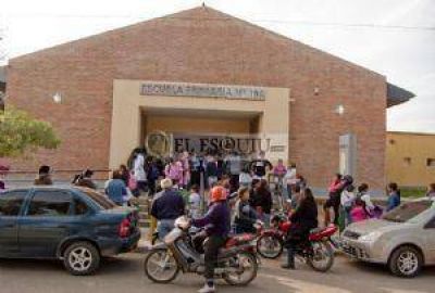 M�s de mil alumnos sin ba�o hace una semana por rotura de cisterna
