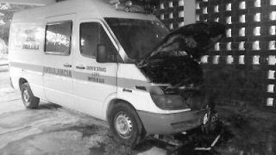 Empleado quem� una ambulancia porque le deb�an guardias m�dicas