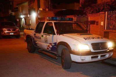 Sujetos armados encerraron a una familia en el ba�o para robarles 15 mil pesos