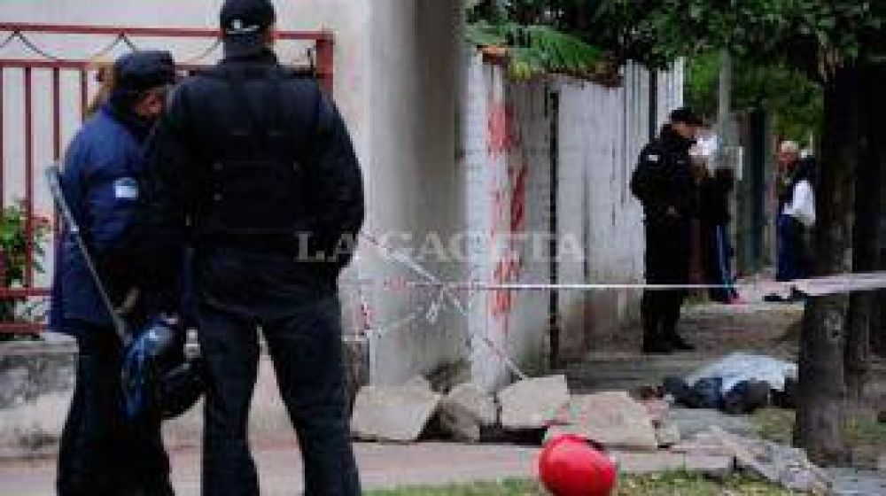Un delincuente muri� baleado cerca de la cancha de San Mart�n