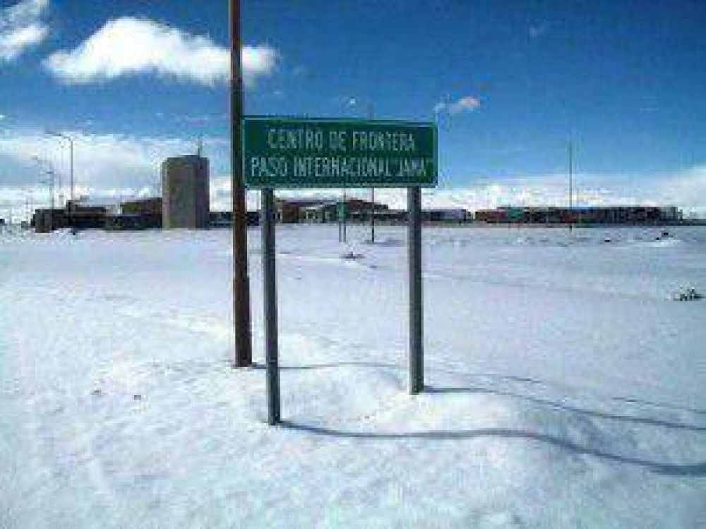 El Paso de Jama se encuentra intransitable temporalmente por nevadas en el lado chileno