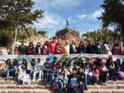 Las reinas nacional y provincial de los estudiantes visitan el norte de la provincia