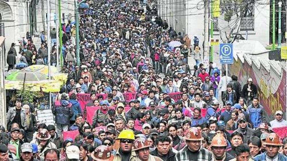 Evo llama a marchar contra una huelga que ya lleva 13 d�as en Bolivia