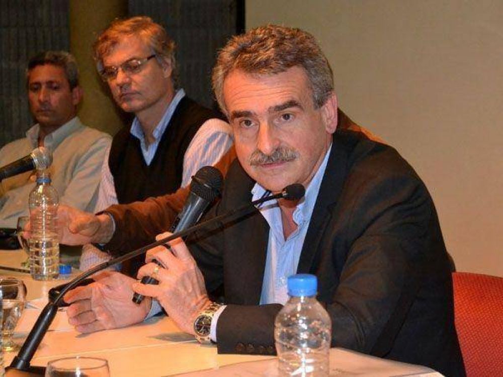 El Gobierno acus� a la oposici�n de "tremendista" en su rechazo al blanqueo