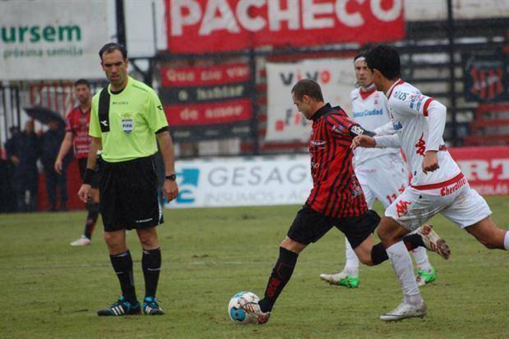 Incre�ble: el d�a que un �rbitro tuvo hinchada propia en el Nacional B