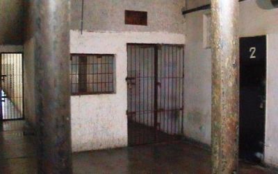 Separan de sus tareas a tres efectivos del penal, mientras Lozada investiga denuncia por torturas