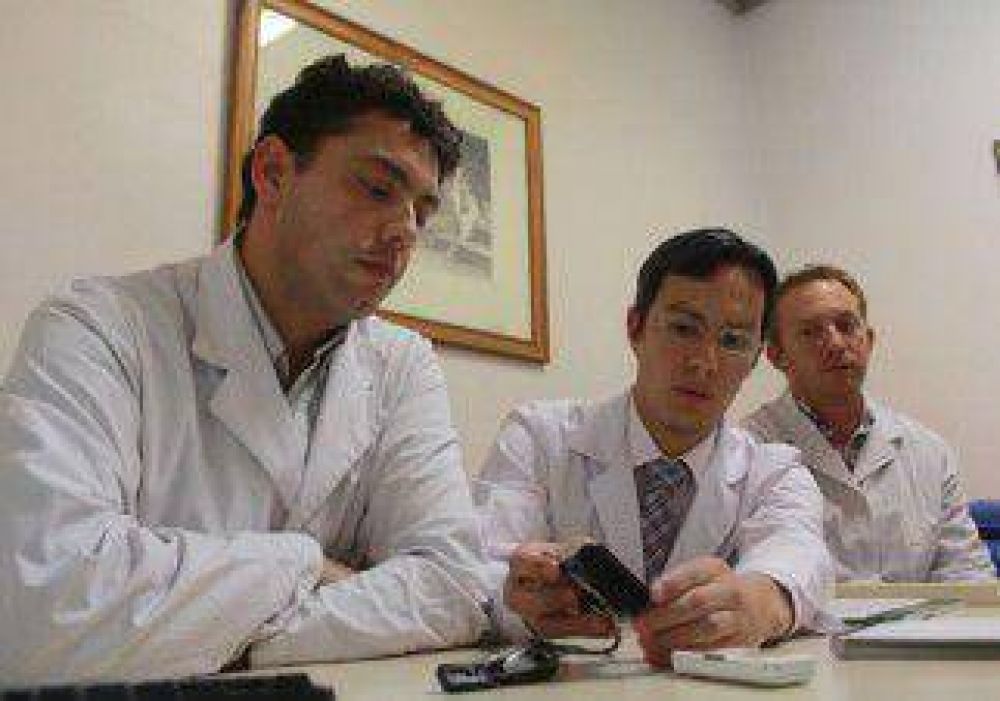 Le reimplantan la mano en una cirug�a in�dita en la regi�n 