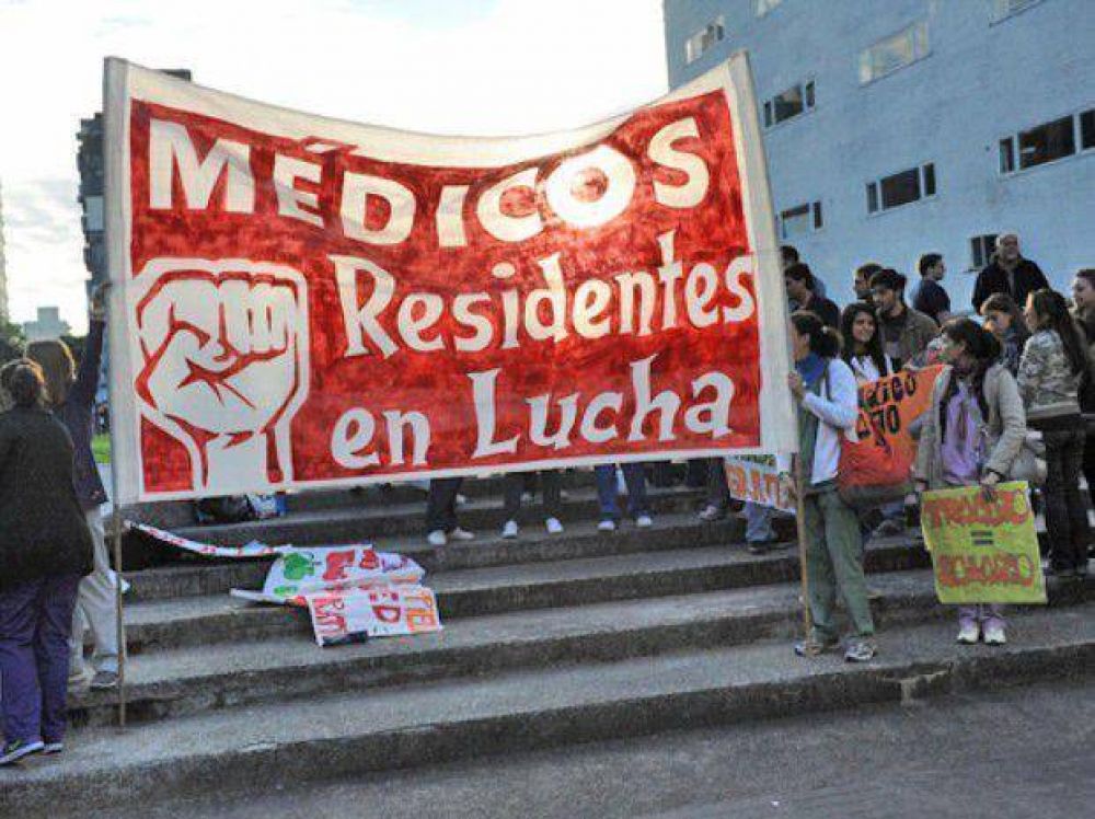 M�dicos residentes municipales protestaron en Cemar