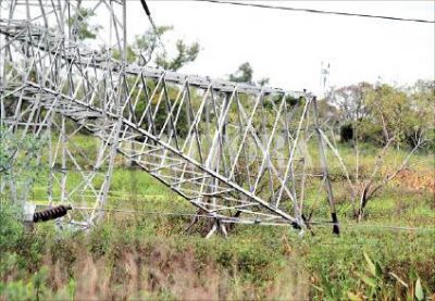 Robo de metal: cay� una torre de alta tensi�n