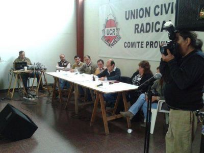 Sigue la discusi�n en el radicalismo