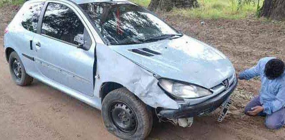 Choc� con una moto, contra un �rbol, se dio a la fuga y se resisti� a la detenci�n